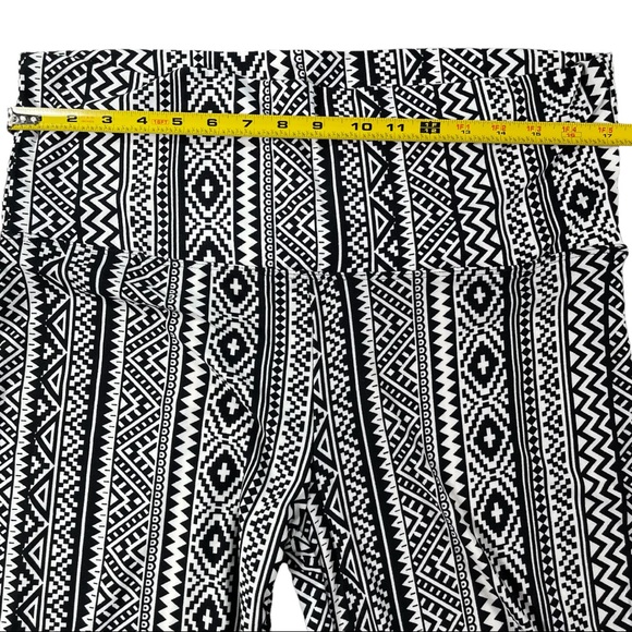 Bobbie Brooks size Xl black & white wide leg thin & soft tribal leggings NWOT - Picture 5 of 8